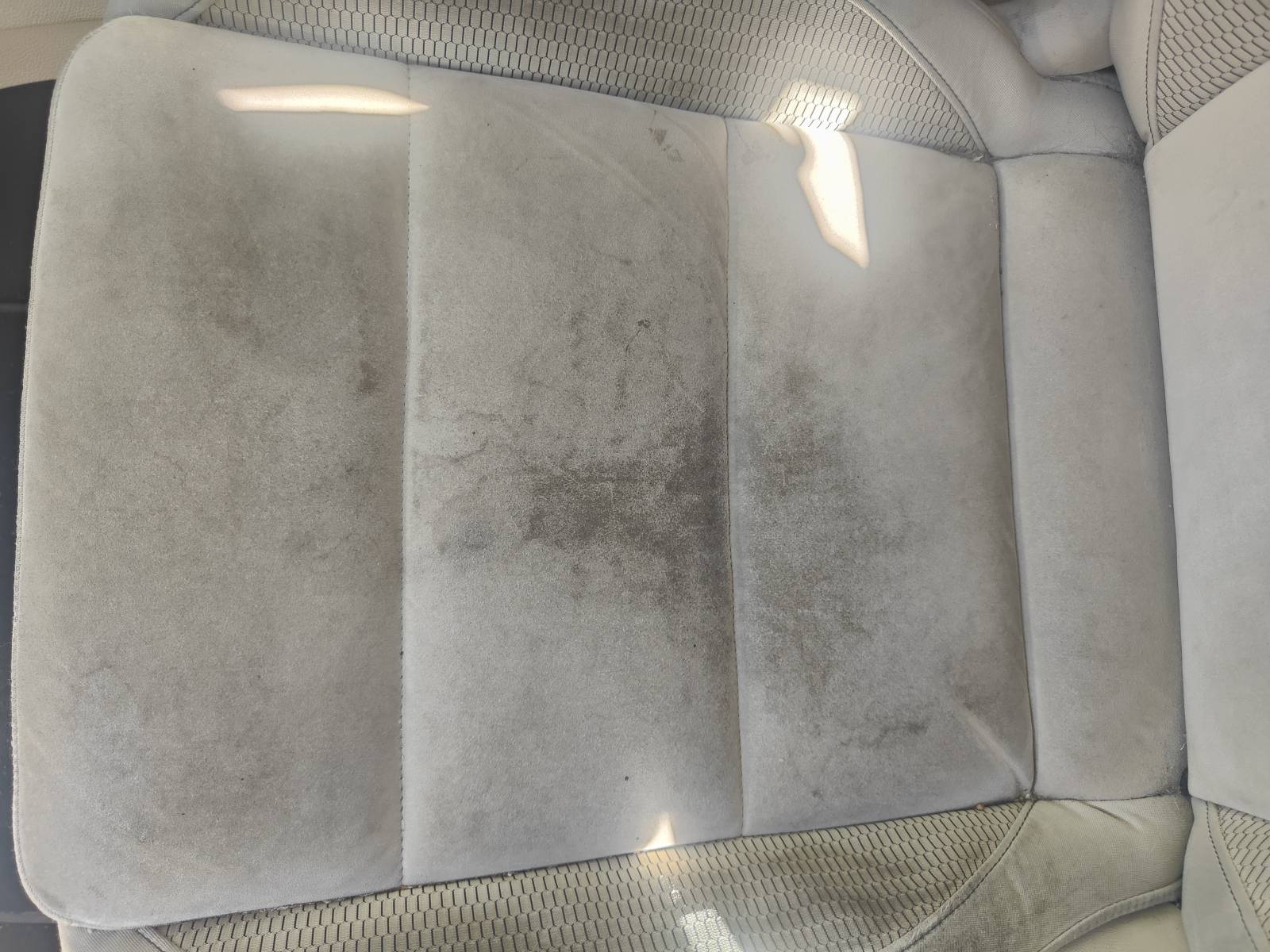 Nettoyage sièges alcantara