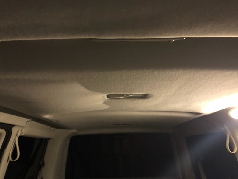 Rénovation d'un ciel de toit gris clair sur un van Volkswagen à Salon de Provence proche de Miramas