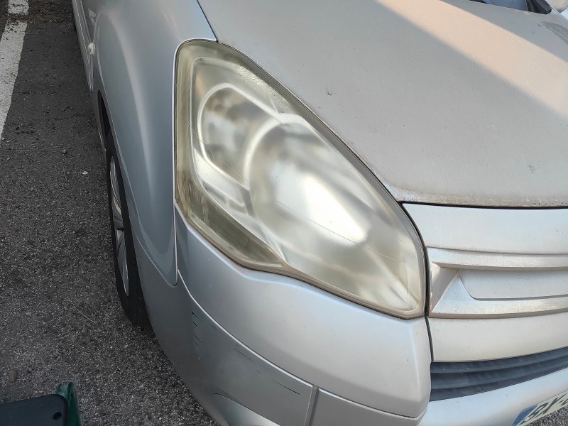 Rénovation des optiques sur un Citroën Berlingo pour l'entreprise ArcelorMittal à Fos sur mer proche de Martigues pour un passage au contrôle technique.
