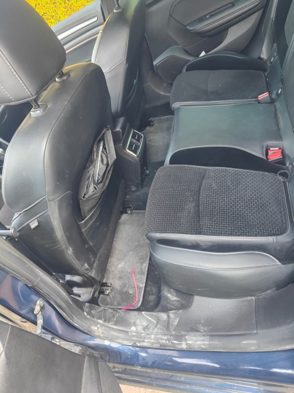 Nettoyage intérieur complet et extérieur d'une jolie Renault Mégane 4 à Tarascon proche d'Arles.