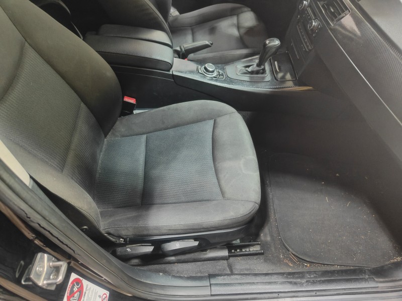 Nettoyage intérieur avec pressing des sièges tissu sur ce beau BMW break sur Beaucaire proche de Nîmes.