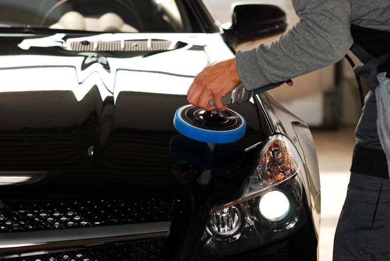 Faire polir sa carrosserie à domicile avec cire protectrice à Salon-de-Provence et communes alentours