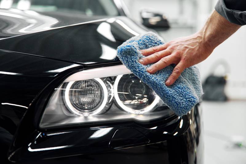 Nettoyer sa voiture à domicile avec cire de protection à Salon-de-Provence et alentours pour un résultat longue durée