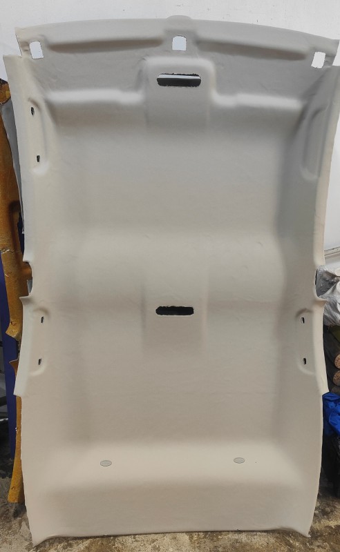 Déplacement à Aix en Provence pour la rénovation d'un ciel de toit d'une Renault Mégane société chez un professionnel.