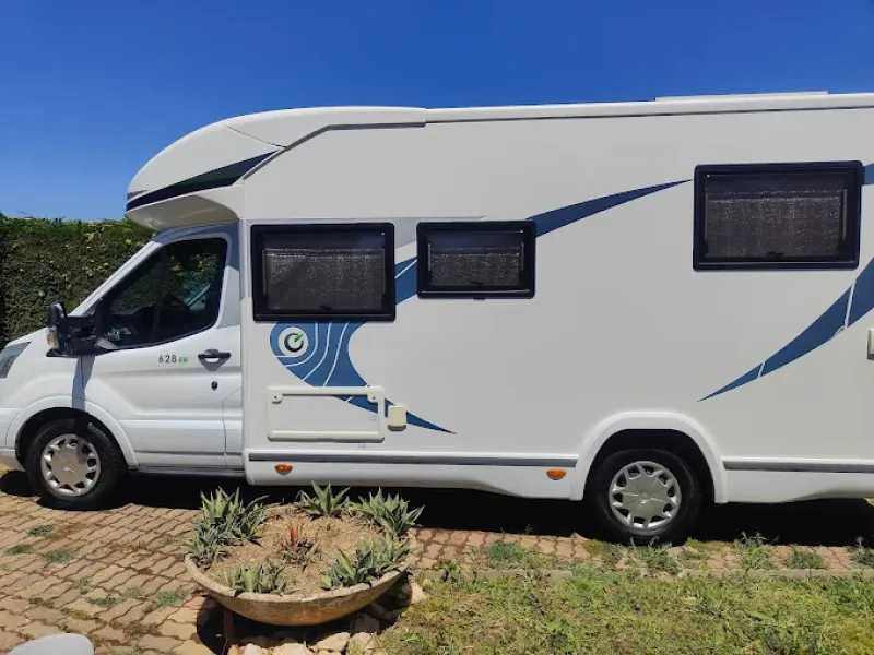 Nettoyage classique de l'extérieur d'un camping car (toit + jantes en profondeur) à Fos-sur-mer