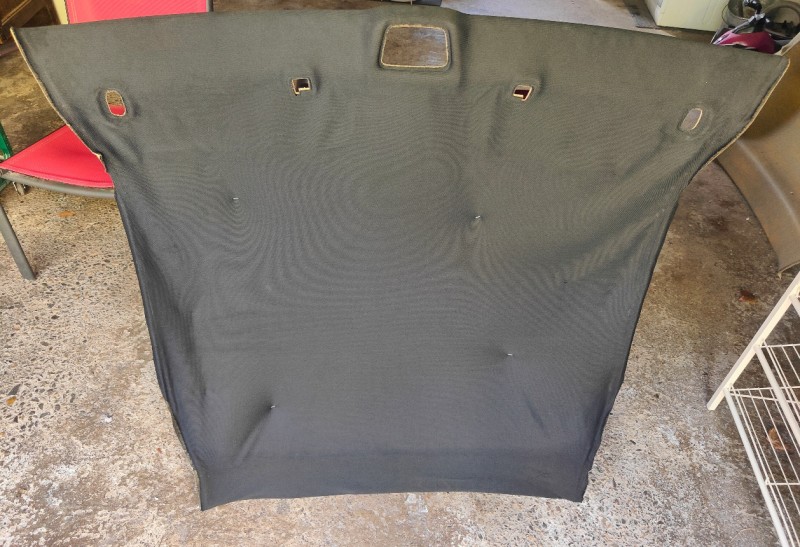 Déplacement pour une rénovation d'un ciel de toit sur une Porsche Cayman à Aix en Provence proche de Marseille.