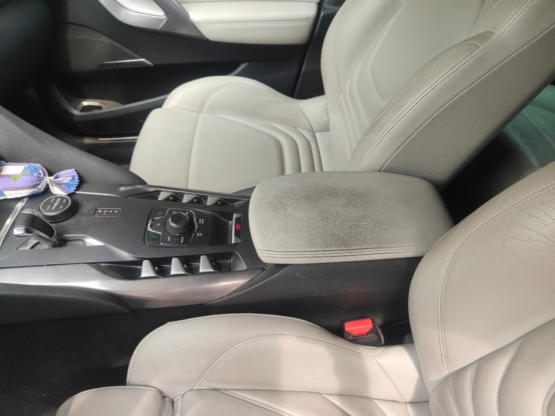 Nettoyage intérieur complet et traitement des cuirs pour cette Citroën DS5 à Fos sur mer proche de Martigues.